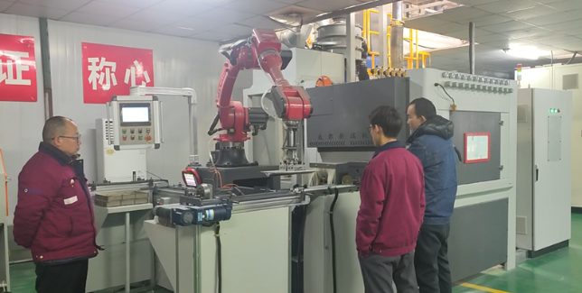 镇江喷砂机在模具清理中的专业应用